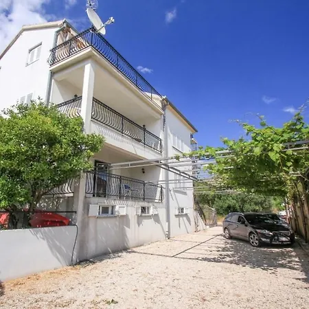 Ljuba Guest house 3*