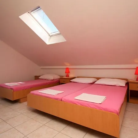 Ljuba Gostinjska kuća 3*
