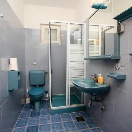 Ljuba Gostinjska kuća 3*